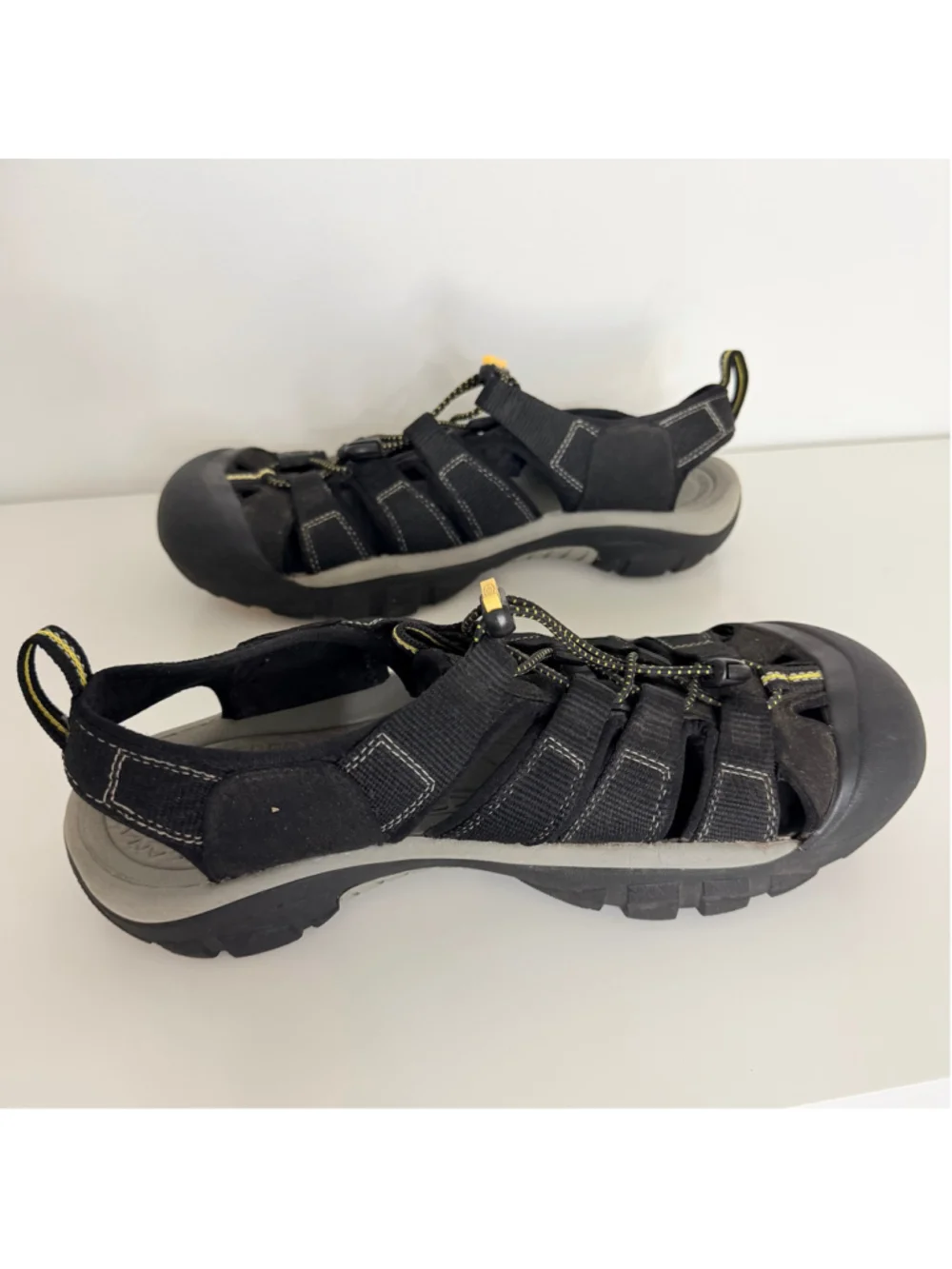 KEEN Newport H2 Closed Toe Water Sandals Men's Size 10 Black Fisherman Outdoor